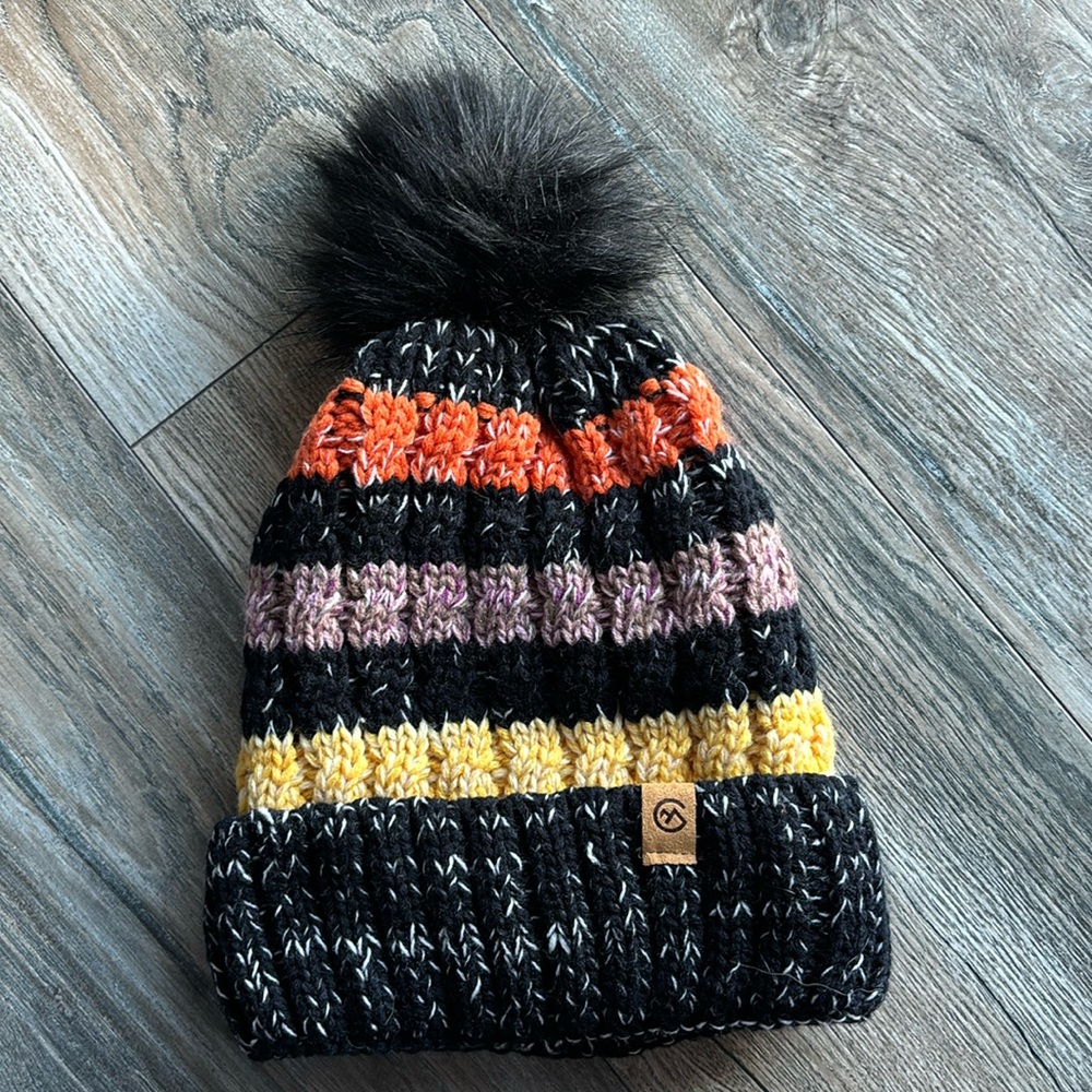 ChillMeister pom-pom beanie